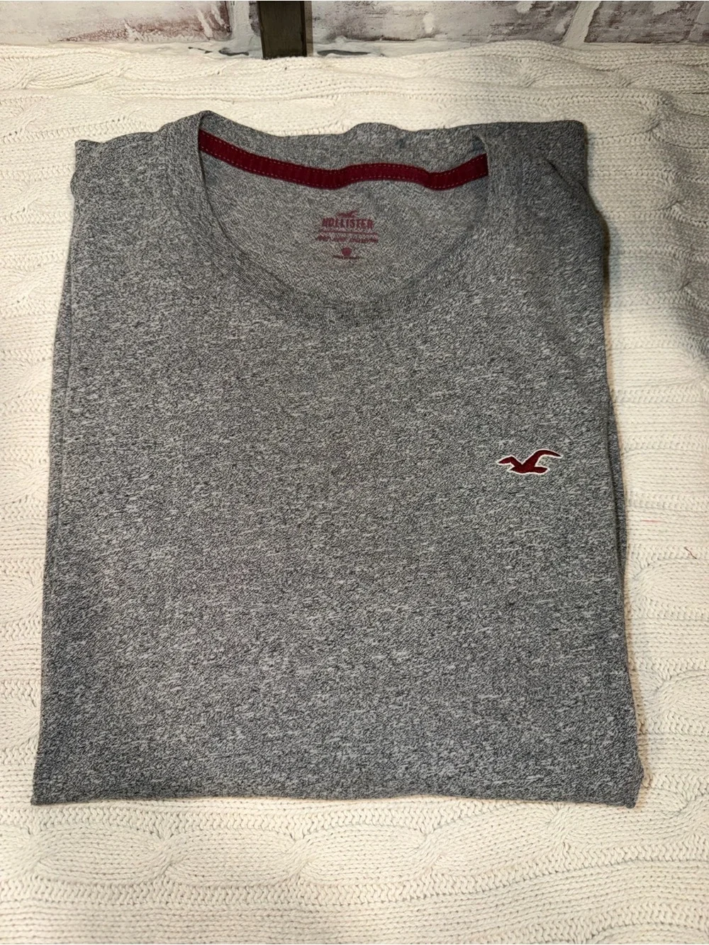 O'Neill Black Logo Tee • Hollister White Henley • Gray V-Neck Trio mens large